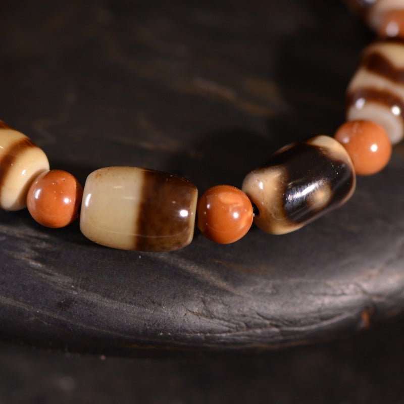 Agate Dzi Bead Bracelet with Cook Round Beads